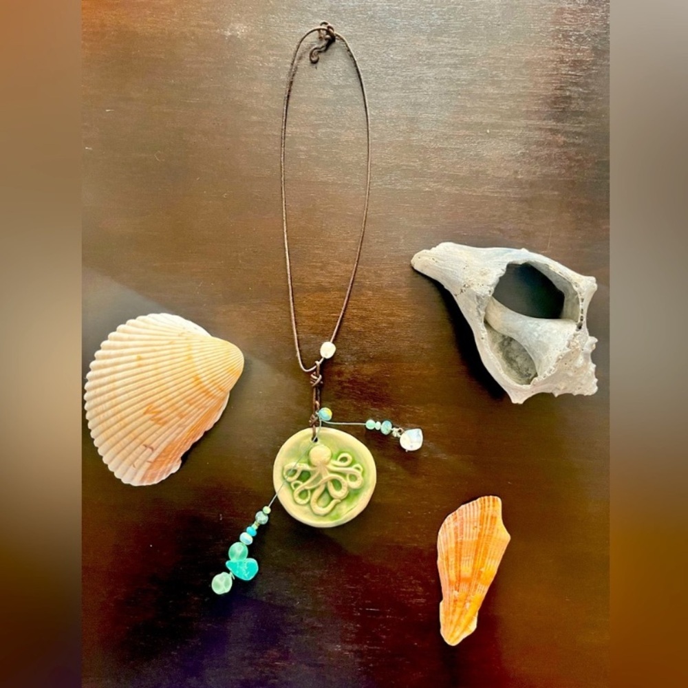 Handcrafted pottery with topaz gems, and other unique stones - Picture 2 of 4